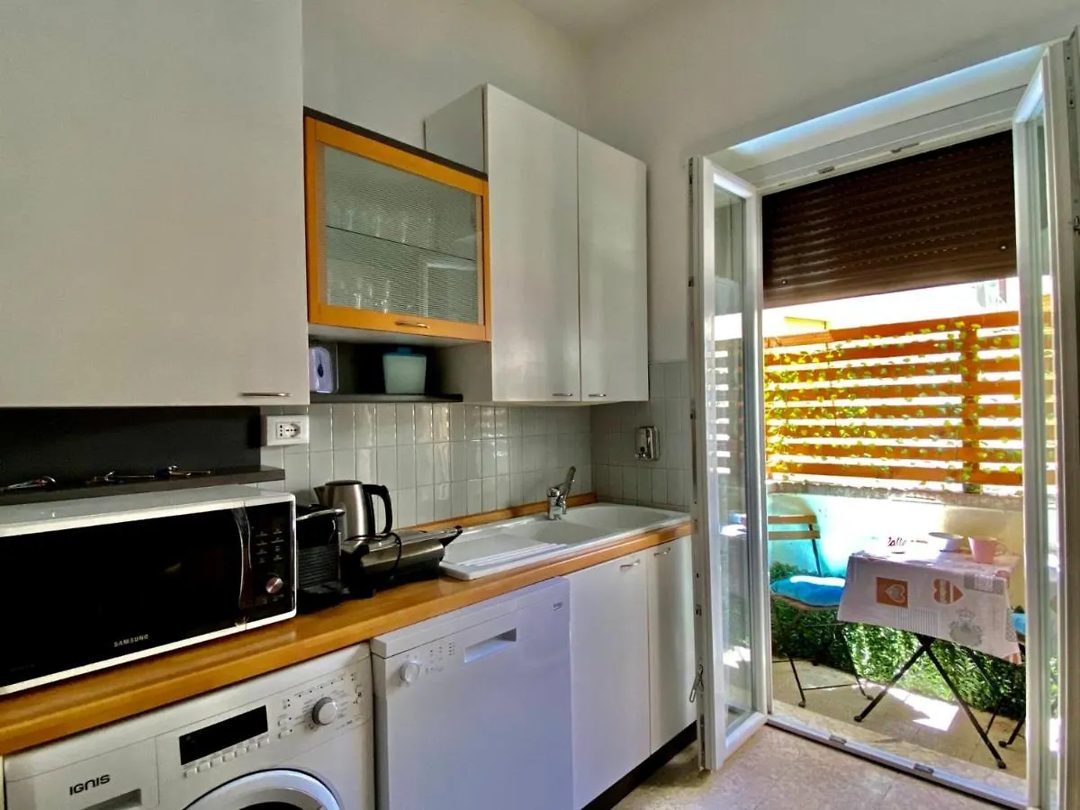 Elegant Vatican Metro & Golf Rome Apartment